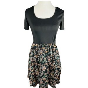 💜 5/$20 Black and Floral Dress Size S